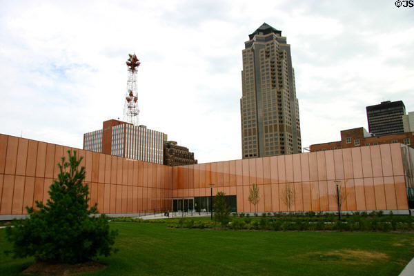 Des Moines Public Library before 801 Grand Avenue. Des Moines, IA.