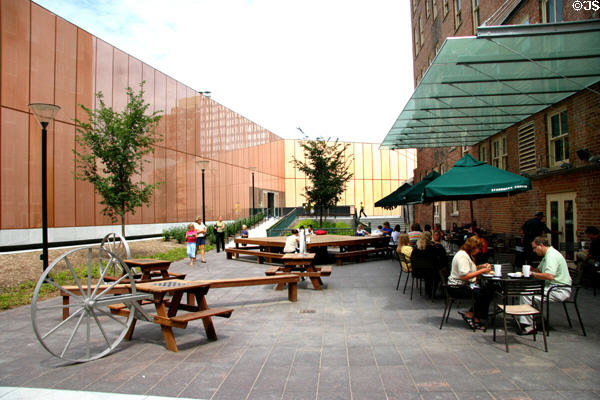 Courtyard between Des Moines Public Library & Masonic Temple. Des Moines, IA.