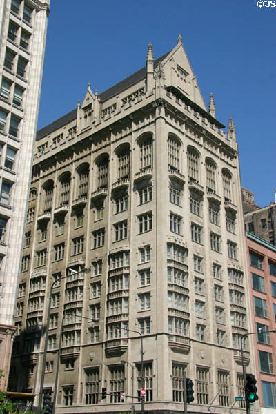 Facade of The University Club flows around the corner. Chicago, IL.
