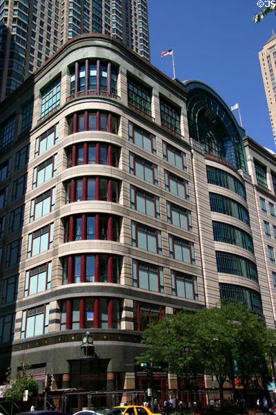 Chicago Place shopping mall (1991) at Michigan & Huron. Chicago, IL. Architect: Skidmore, Owings & Merrill.