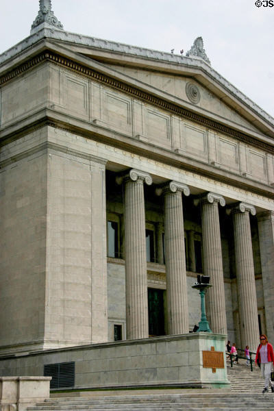 Field Museum of Natural History (1912-20) (1400 South Lakeshore Drive). Chicago, IL. Architect: D.H. Burnham & Co. + Graham, Burnham & Company + Graham, Anderson, Probst & White.