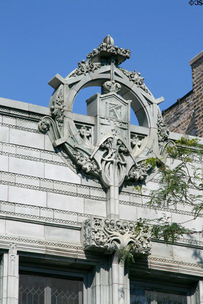 K mark in circle atop Krause Music Store by Louis H. Sullivan. Chicago, IL.