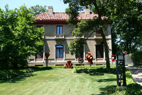 House on Longwood Dr. beside Raymond W. Evans House. Chicago, IL.