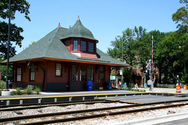 Suburban 99th Street Metra rail station. Chicago, IL.