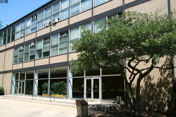 Seigel Hall (1954-5) at Illinois Institute of Technology. Chicago, IL. Architect: Ludwig Mies van der Rohe.