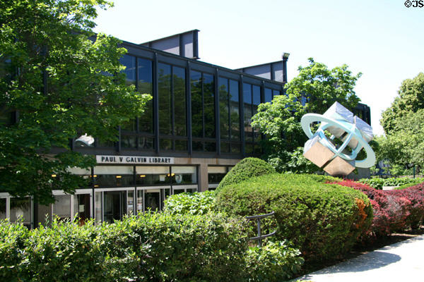 Paul V. Galvin Library (1962) at Illinois Institute of Technology. Chicago, IL. Architect: Skidmore, Owings & Merrill + Walter Netsch.
