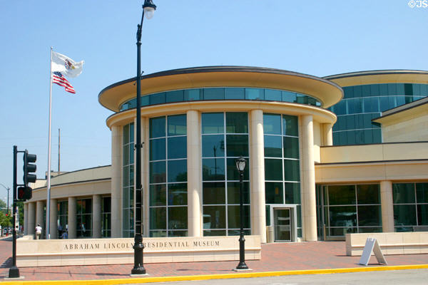 Abraham Lincoln Presidential Museum (2005). Springfield, IL. Architect: Gyo Obata of Hellmuth, Obata & Kassabaum.