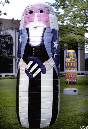 City corn cob decorations: Ameri-corn by Sue Fletcher & Donna Rae Alsene. Bloomington, IL.