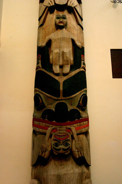 Eiteljorg Museum of American Indians & Western Art totem pole. Indianapolis, IN.