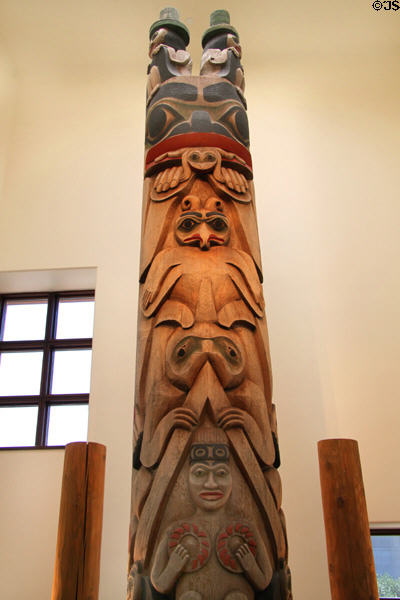 Yeltatzie clan totem pole at Eiteljorg Museum. Indianapolis, IN.