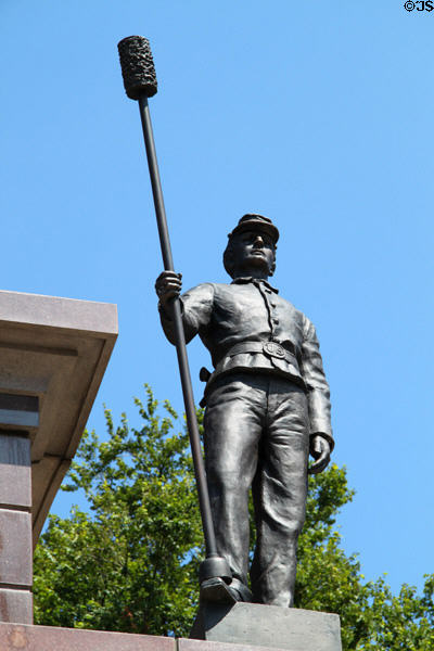 Vincennes Civil War Memorial with Artillery-man. Vincennes, IN.