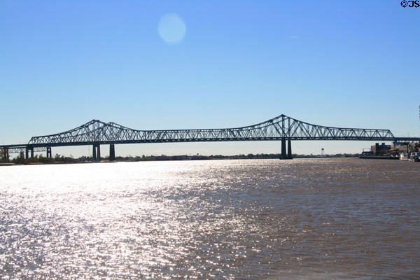 Crescent City Connection Bridge (former Greater New Orleans Bridge) (1954-8 & 1981-4). New Orleans, LA. Architect: Modjeski & Masters, Inc..