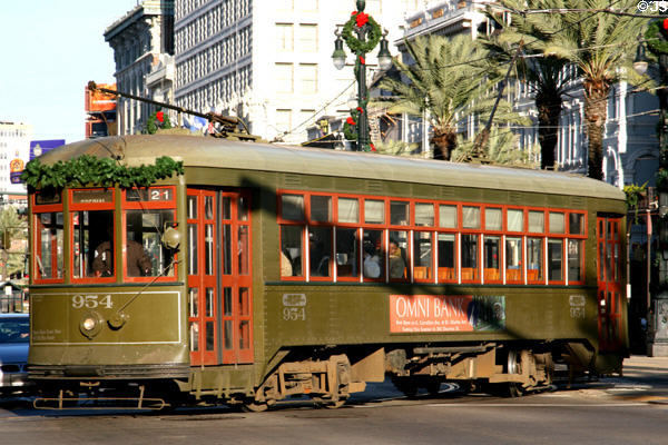 New Orleans streetcar rounds bend between Canal & St. Charles Street. New Orleans, LA.