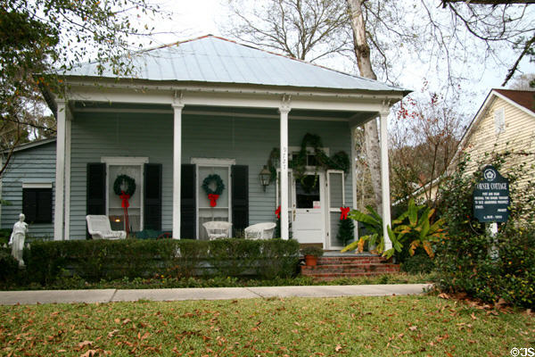 Corner Cottage (mid 1800s) (9727 Royal St.). St. Francisville, LA.