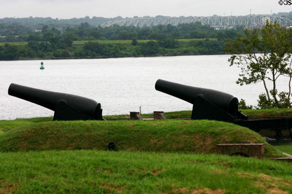 Cannon guarding channel entrance to inner Baltimore harbor. Baltimore, MD.