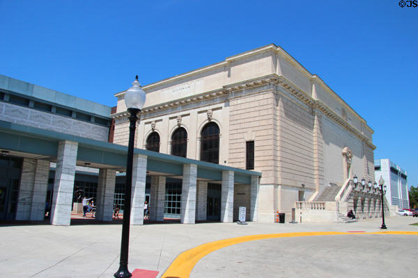 Detroit Institute of Arts original & extension architecture. Detroit, MI.