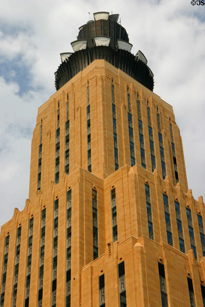 Upper stories & transmission cones on Qwest Building. Minneapolis, MN.