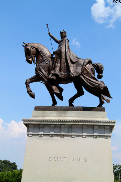 Apotheosis of St Louis bronze sculpture (1906) of mounted King Louis IX of France at Saint Louis Art Museum, after original plaster model by Charles Niehaus displayed at entrance to 1904 World's Fair. St. Louis, MO.