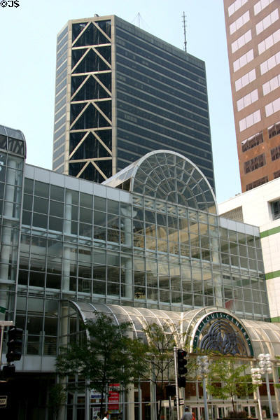 One US Bank Plaza over St. Louis Centre commercial plaza. St Louis, MO.