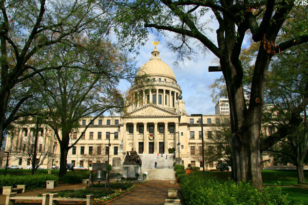 Mississippi State Capitol under arch of oaks. Jackson, MS.