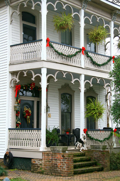 House with elaborate woodwork (500 Klein St.). Vicksburg, MS.