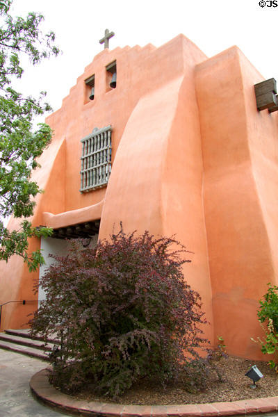 First Presbyterian Church (1939) (208 Grant Ave.). Santa Fe, NM. Architect: John Gaw Meem.