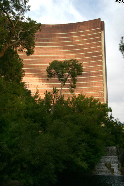 Wynn Las Vegas (2005) (45 floors) (3145 Las Vegas Blvd. South). Las Vegas, NV. Architect: Butler/Ashworth Architects + The Jerde Partnership.
