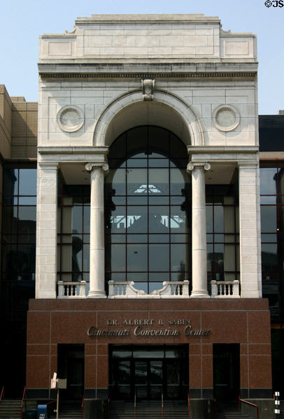 Dr. Albert B. Sabin Cincinnati Convention Center (1967 & 1986) recreates classical arch. Cincinnati, OH. Style: International & Post-modern. Architect: Hake & Hake Jr. then CRS/Sirrine.