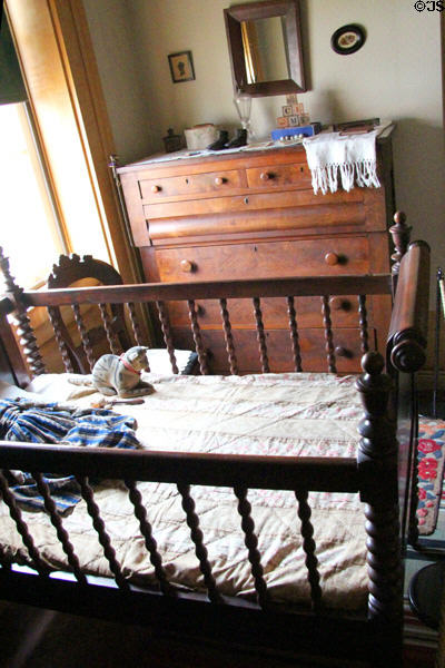 Crib & chest of drawers at Taft House NHS. Cincinnati, OH.