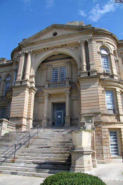 Facade of Seneca County Courthouse. Tiffin, OH.