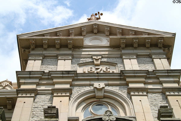 Facade of Licking County Courthouse. Newark, OH.