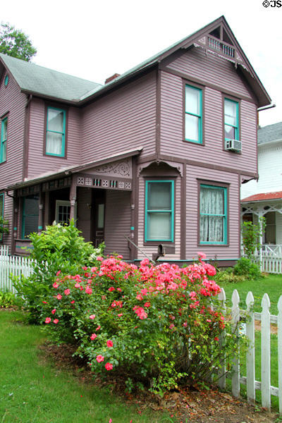 Queen Anne-style house in Putnam. Zanesville, OH.