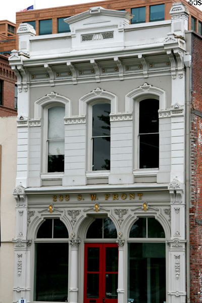 Fechheimer & White Building (1883) ( 233 Front Ave.). Portland, OR. Style: High Victorian Italianate. Architect: Williams & Krumbein.