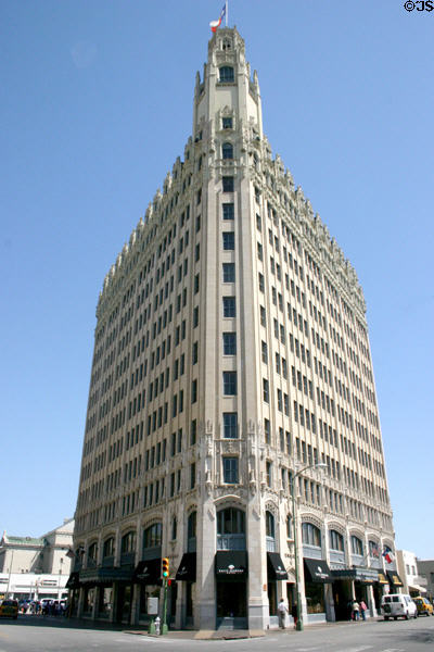 Emily Morgan Hotel flatiron shape. San Antonio, TX.
