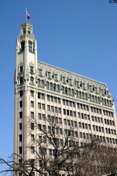 Emily Morgan Hotel overlooks Alamo site. San Antonio, TX.