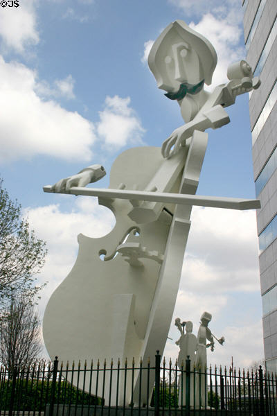 String musicians sculpture (1983) by David Addickes at Lyric Center. Houston, TX.