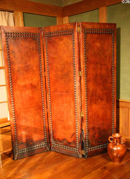 Arts & Crafts screen (c1902-3) by Gustav Stickley at Dallas Museum of Art. Dallas, TX.
