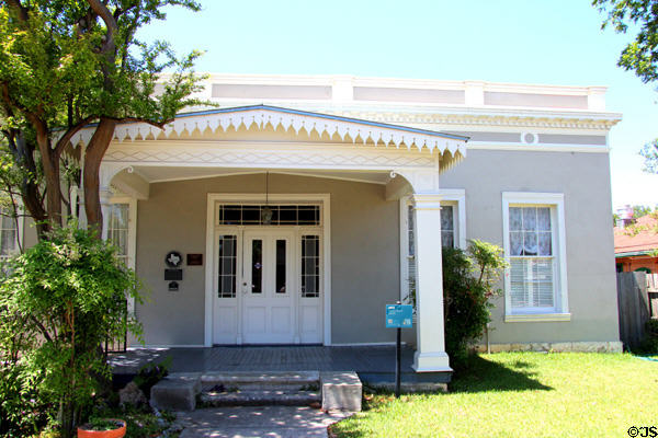 Groos House (1870) (228 S. Seguin Ave.). New Braunfels, TX.