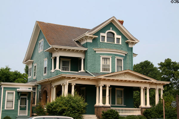 300 Court St. (at Waverly St.) shingle style Victorian. Portsmouth, VA.