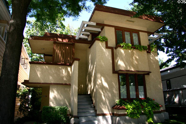 Richards Duplex Apartments (1916) (2722 West Burnham Blvd.). Milwaukee, WI. Architect: Frank Lloyd Wright.
