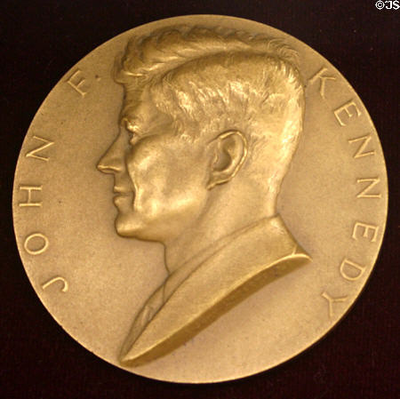 35: John Fitzgerald Kennedy (1961-1963) lived (1917-1963). XP.