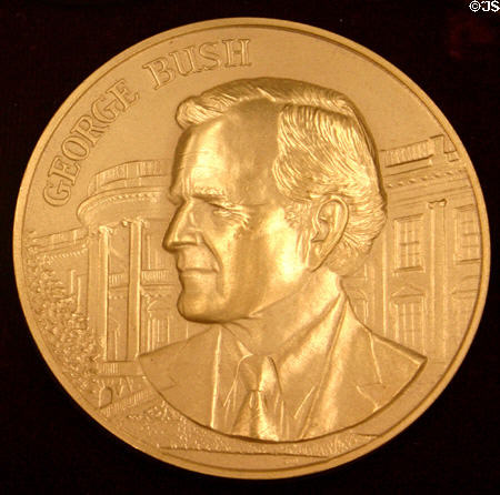 41: George Herbert Walker Bush (1989-1993) lived (1924-). XP.