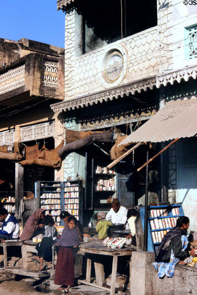 Lak (resin bracelet) makers on near Mandawa. India.