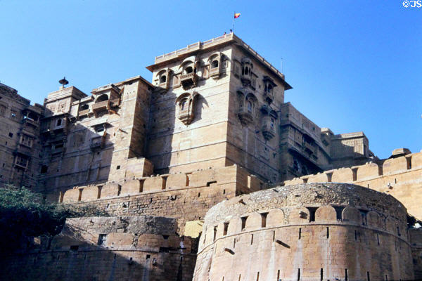 Jaiselmer Palace atop fort. India.
