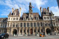 Niches with sculptures important of Parisian history on facade of Paris City Hall. Paris, France.